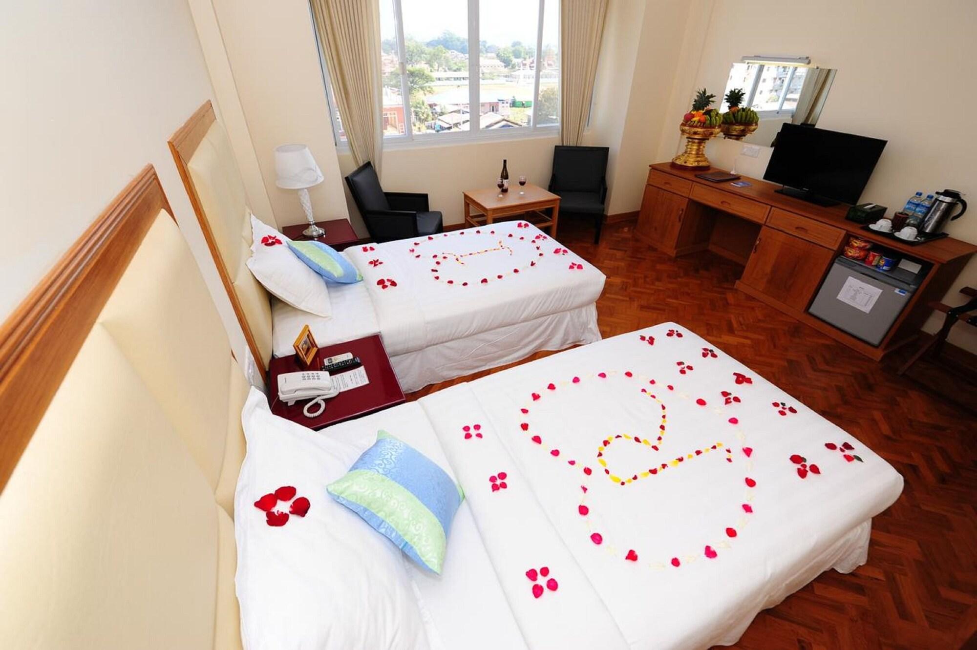 Royal Inlay Hotel Nyaung Shwe Exteriér fotografie