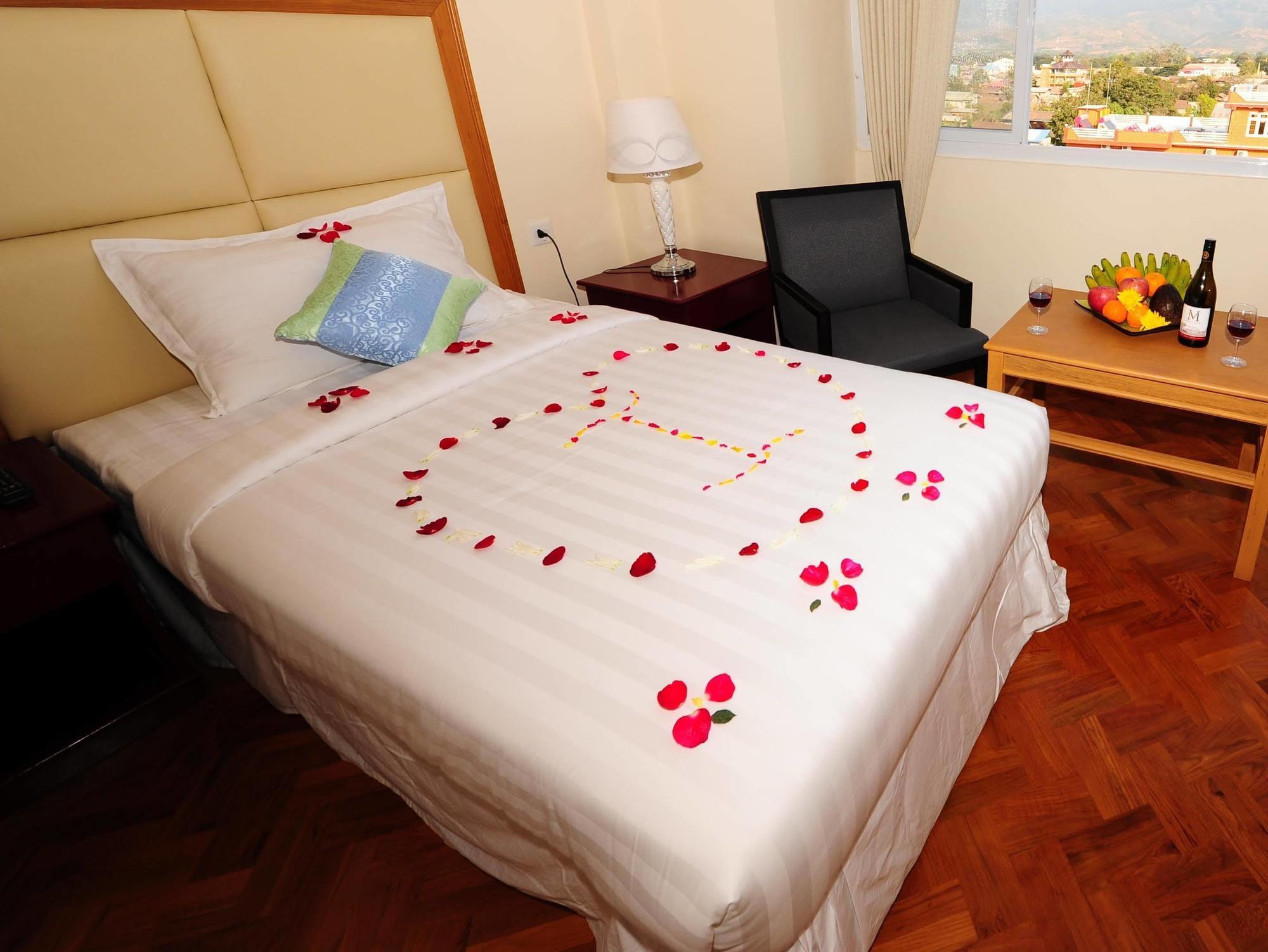 Royal Inlay Hotel Nyaung Shwe Exteriér fotografie